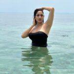 Komal Sharma Instagram – The sparks of gorgeousness with amidst the sparkling ambience. #ActressKomalsharma looks amazing in her recent clicks at #southpalmresorts in #Maldives

#MaldivesTourism #Tourism #LoveMaldives #love#addu #visitmaldives
Pro – @a._john_pro