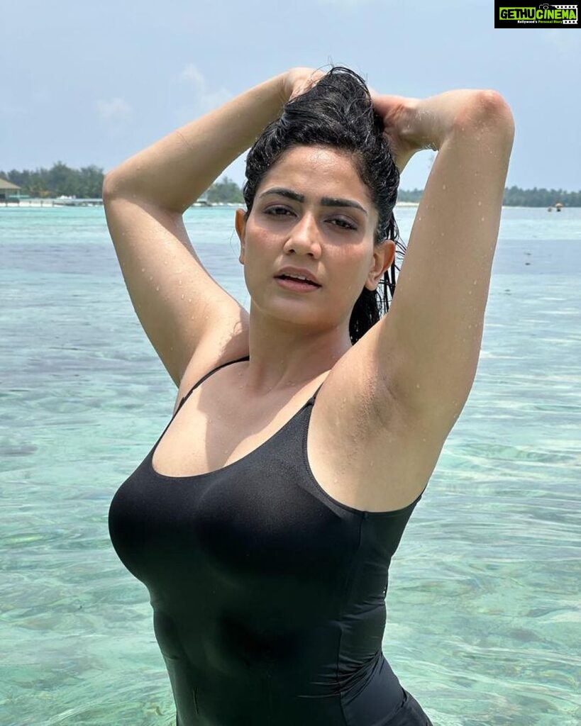 Komal Sharma Instagram - The sparks of gorgeousness with amidst the sparkling ambience. #ActressKomalsharma looks amazing in her recent clicks at #southpalmresorts in #Maldives #MaldivesTourism #Tourism #LoveMaldives #love#addu #visitmaldives Pro - @a._john_pro