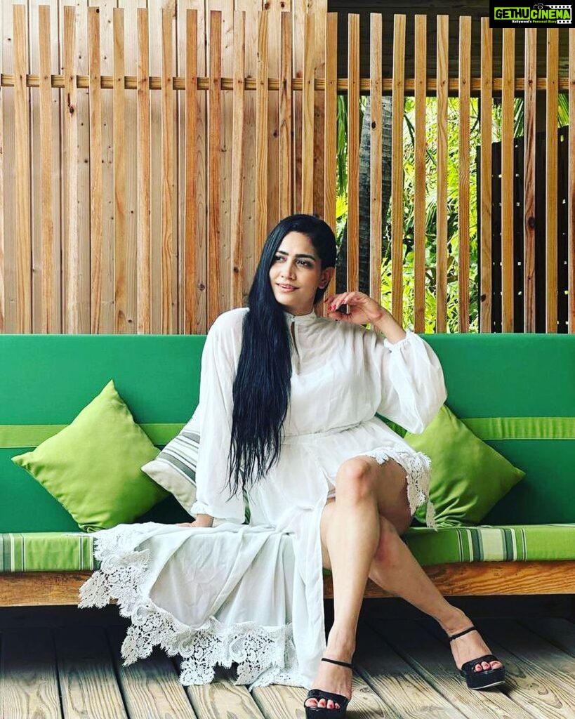 Komal Sharma Instagram - Where gorgeousness meets gracefulness beauty gets enlivened @a._john_pro #indianactress #bollywoodactress #malyalamactress #tamilactress #actorslife #shoot #whitedress