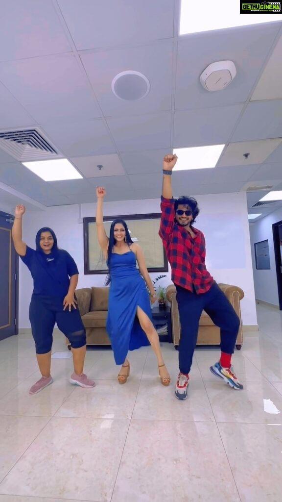 Komal Sharma Instagram - That was fun 😅😅🤝🤝🤝 @actresskomalsharma ——- This song is a PATAK PATAK one @gvprakash & @sonymusic_south Dubai, United Arab Emiratesدبي