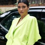 Konkona Sen Sharma Instagram – Neon for a rainy day! 💚💚

Wearing: @rishtabyarjunsaluja
Earrings: @viangevintage
Heels: @zara
Styled by @damini_styles 
Makeup: @komzy_le
Hair: @nimishashah210
Photographer: @dinesh_ahuja