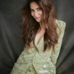 Kriti Kharbanda Instagram - Sunday-vibing! 💚💚 . . Magazine: @youandimag Interview by: @niharika.keerthi Creative Director: @juhi.ali Stylist: @saloniparekh__ Assited by: @jaineeebheda Photographer: @kadamajay Make-Up: @hinaldattani Hair: @sajzdot Outfit: @ritikamirchandani Footwear: @thepeirestore Location: @tungsten.studios Artist Reputation Management: @idhyahmedia Managed by: @rounddclockentertainment Co-ordinated by: @nadiiaamalik #sundayfunday #ootd