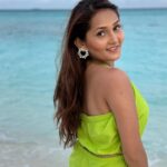 Kritika Sharma Instagram - Tere vaaste falak se main Chaand launga ❤️ Earrings @suchaneyecandy 🍀 #transitionreels #travel #maldives