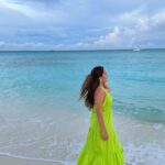 Kritika Sharma Instagram - Paradise Found ! 🌊 Earrings @suchaneyecandy Location @velassarumaldives #reelsinstagram #trendingreels #explorepage✨ #maldives VELASSARU MALDIVES