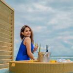 Kritika Sharma Instagram - Have a great weekend ahead my people ! ❤️ What are your plans for this weekend comment below ! Location @velassarumaldives Floating breakfast and this view 🥰 📸 @mesmerizingmaldivesphoto Travel partner @osmoholidays #maldives #floatingbreakfast #travel #ocean #friends VELASSARU MALDIVES