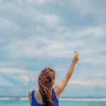 Kritika Sharma Instagram - Have a great weekend ahead my people ! ❤️ What are your plans for this weekend comment below ! Location @velassarumaldives Floating breakfast and this view 🥰 📸 @mesmerizingmaldivesphoto Travel partner @osmoholidays #maldives #floatingbreakfast #travel #ocean #friends VELASSARU MALDIVES