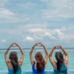 Kritika Sharma Instagram - Have a great weekend ahead my people ! ❤️ What are your plans for this weekend comment below ! Location @velassarumaldives Floating breakfast and this view 🥰 📸 @mesmerizingmaldivesphoto Travel partner @osmoholidays #maldives #floatingbreakfast #travel #ocean #friends VELASSARU MALDIVES
