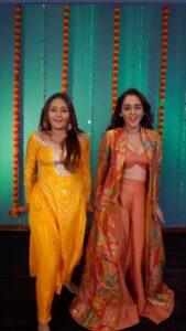 Kritika Sharma Instagram - Hopping on the trend but make it traditional 🥰👌
Studio - @mantras11official #transition #trending #reels #reelsinstagram #reelsvideo #sharmasisters #love #sisters #dancer #ethnic