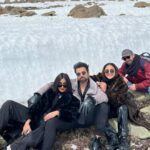 Krystle D'Souza Instagram - Reminiscing Kashmir while I book my next one back now @omgluxuryholiday 🎿 Bucket list - 1) see snow ☑️ 2) Learn to ski 🔲 (pending)