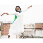 Lakshmi Priyaa Chandramouli Instagram - Dream without fear! Love without limits 💚🤍 Shot by @anupamasindhia Makeup by @priyadharshini.makeupartist #PhotoShoot #ActorsLife #KollywoodActress #TamilActress #TamilPonnu #SelfStyling #SelfMakeUp #LakshmiPriyaaChandramouli #WorkLife #Experiments #GratitudeAlways #GratitudeAllDayEveryDay #EcrPhotoShoot #DreamWithoutFear #LoveWithoutLimits #Throwback