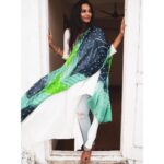 Lakshmi Priyaa Chandramouli Instagram - Dream without fear! Love without limits 💚🤍 Shot by @anupamasindhia Makeup by @priyadharshini.makeupartist #PhotoShoot #ActorsLife #KollywoodActress #TamilActress #TamilPonnu #SelfStyling #SelfMakeUp #LakshmiPriyaaChandramouli #WorkLife #Experiments #GratitudeAlways #GratitudeAllDayEveryDay #EcrPhotoShoot #DreamWithoutFear #LoveWithoutLimits #Throwback