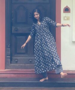 Leona Lishoy Instagram - September 16th 2023.

After 15 days of extremely intensive Navarasa Sadhana (an acting workshop) @natanakairali , goodbyes seemed very hard. 

On the 16 day -when almost everyone had left and the last few friends were getting ready to leave, my favourite @kalyanee_mulay clicked these pics. She woke me up, gave me the warmest good-morning hug, we went to the temple nearby, had breakfast together, walked around the empty spaces of Natanakairali, laughed, shared all those memories we’ve had in the past few days, kept holding each other’s hands as if we cannot let go of this friendship EVER, hugged whenever we realised time is ticking and we have to leave in sometime. 

As Kalyanee left, I felt a bit lost (goodbyes are awkward and I smile when I’m awkward ), but then I waited until my roommates @reyshma_krishnan & @satyavani.art left.. it was this strange feeling of “I want to be the last person to leave this place” (when my house was the nearest of all).

This place has my heart ♥️

#actingworkshop #natanakairali