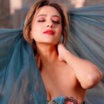 Madalsa Sharma Instagram - I wanna trust, then I wanna fall …. Tell me that you'll catch me when I trust fall….💖 📸 @artographybysagar . . . . #quoteoftheday #thoughtoftheday #madalsasharma #kavya #picoftheday #postoftheday #instadaily #instapic #instagood #instamood #mood #love #actorslife