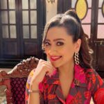 Madalsa Sharma Instagram - Caption this 😅 . . . . #reels #reelsinstagram #madalsasharma #kavya #videooftheday #instadaily #instavideo #instagood #instamood #mood #trending #trendingreels #reelitfeelit #reelkarofeelkaro #reeloftheday #reelit #love #actorslife