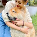 Madalsa Sharma Instagram - Some things just fill your heart without trying….❤️🐾🐾❤️ Fido baby🐶 @madalsa_petstories Patiently shot by @mimohchakraborty . . . . #reels #reelsinstagram #madalsasharma #madalsapetstories #fido #kavya #videooftheday #instadaily #instavideo #instagood #instamood #mood #trending #trendingreels #reelitfeelit #reelkarofeelkaro #reeloftheday #reelit #love #actorslife