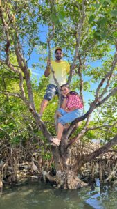 Malavika Krishnadas Instagram - Our Lowbudget Kaavala 😈🤣
.

#unplanned #dancingonwater #kerala #sambranikodi #island #backwaters