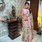 Manjula Paritala Instagram - #kalamkaridigitalprintsaree with scalloped border with blouse @qalamkariwarehouse #ethnicwear #sareefashionista #indowestern #celebrity