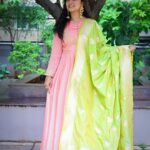 Manjula Paritala Instagram - #kanchipattusaree @dishikanchisarees #varalakshmivratham #festival #traditional #ethnicwear #sisterplace #manjulaparitala