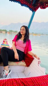 Maryam Zakaria Instagram - Beautiful Dal Lake 😍❤️

📍Srinagar, Kashmir 🇮🇳 

#kashmir #sringar #dallake #beautifuldestinations #traveldiaries #reelitfeelit #india