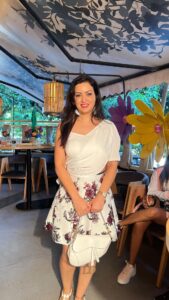 Maryam Zakaria Instagram - OOTD Style 🤍🌸

#ootd #ootdstyle #outfitoftheday #inspo #whiteoutfit #reelitfeelit #fashion #womensfashion