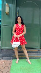 Maryam Zakaria Instagram - Lady in red ❤️

#reddress #ootd #inspo #outfitoftheday #womenfashion