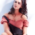 Meenakshi Dixit Instagram - Feels like this today! casual candid carefree ❤️✨😉 #meenakshidixit #photooftheday #candid #natural #naturalphotography #instagood #instafashion #instagram #trending #relax #fashion #wednesday