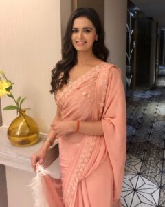 Meenakshi Dixit Instagram - Peaches and pinks ❤️✨

#meenakshidixit #love #saree #workmode #instagood #instafashion #instamood