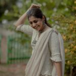 Meera Nandan Instagram - Laughter/drama ? What’s your take? #cwc #asianet #newshow #smile #allsmiles #laughter #happy #positivevibes #instagood #love @unnips @hazilmjalal @bcos_its_silver @alka.hari Kochi, India
