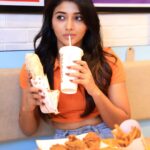 Mirna Menon Instagram – Making a regular day exciting with some World Famous Popeyes fried chicken! Pop by one closest to you! Now opening at these new destinations 

1) ECR Chennai – 29th Sep 
2) Besant Nagar Chennai – 30th Sep
3) KK Nagar Madurai – 30th Sep

#popeyesindia #popeysinchennai #lovethatchicken #storelaunch #ECR #BesantNagar #Madurai