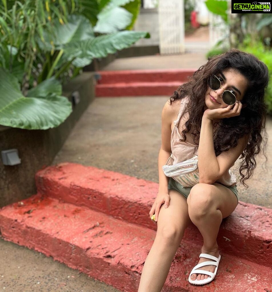 Mithila Palkar Instagram - Stages of slipping into the #susegad realm post a scrumptious Goan fish thaali 🤤🫠😴 Goa India