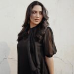 Miya George Instagram - Black to me is an emotion,an attitude and above all Real,which I was able to express to the best Styling @sabarinathk_ Photography by @merin__georg Dress @lisdesigns.in Mua @amal_ajithkumar Jewelry @adorebypriyanka