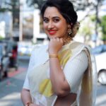 Miya George Instagram - Happy Vishu 🌼 Mua @femy_antony__ Saree @ar_handlooms_kuthampully Jewelry @ezerjewellery Clicks @abinprasad_cherthala Styling @sabarinathk_