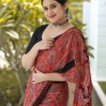Miya George Instagram - Totally Indian vibe I hope 🥰. Saree by @amyraonline @femy_antony__ @pranavraaaj @sabarinathk_ @mayoorajewelerydesigns