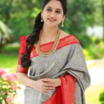 Miya George Instagram - I get that Sudden Indian feel when I wear a saree... If it's a silk saree I totally become a Malayali pennu 🥰 Saree by @amyraonline @femy_antony__ @sabarinathk_ @mayoorajewels_by_archana @pranavraaaj