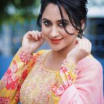 Miya George Instagram - Flowers do bring happiness right .. Wearing @silkycalicut Styling @sabarinathk_ Mua @femy_antony__ Jewelry @adorebypriyanka 📸 @_the_lens_man