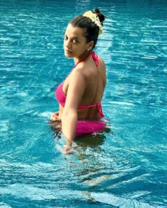 Mugdha Godse Instagram - Goa diaries… missing the sun this time… 
Always beautiful though… 
❤️🤗🌺
Photo credit to the fit n healthy, inspiration to many ❤️
@rahuldevofficial 

#love #happiness #water #blue #mogra #jasmine