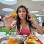 Mukti Mohan Instagram - Ek kachori, Do samosa, Iss Sansaar ka kya bharosa? 🤷🏻‍♀️ Inn sabse acha Mysore Saada Dosa 🤓