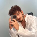 Munawar Faruqui Instagram - khud ke mijaaz se khud ko Barbad kya karna Pyaar ko tarasna aur Mohabbat se darr na. - munawar #munawarfaruqui