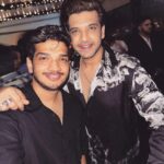 Munawar Faruqui Instagram - Bachpan ke us ghareeb bachche se shart lagai hai.. Khwaab ke khatir nind ko aag lagai hai.. -MF
