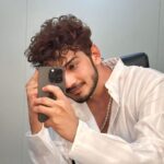 Munawar Faruqui Instagram - khud ke mijaaz se khud ko Barbad kya karna Pyaar ko tarasna aur Mohabbat se darr na. - munawar #munawarfaruqui