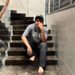 Munawar Faruqui Instagram - Sirhana khali muje Yaad teri aa rahi hai Bhukh marr chuki hai fikar teri kha rahi hai. - munawar 🖤