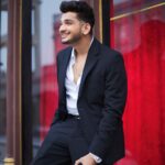 Munawar Faruqui Instagram - Aise hi ujala nahi hai meri raahon mai Jalaya hai khudko din raat maine. #munawarfaruqui