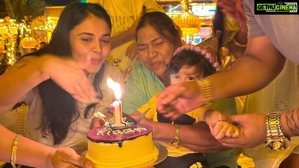 Muskan Bamne Instagram - Happy First Birthday Kiaan ❤️ Can’t tell you how much you mean to me ❤️ and how much I LOVE YOU ❤️❤️🥺 The real struggle(clicking pictures)🫢 swipe 👉 #MISSYOUDADU❤️ #myforeverlove #growthingtoofast🥺 #1stbirthday #23rdJune2023 #LadduKaSher #Goa @laddu_ka_sher @shyam_bamne @raj_bamne @himani_raj_bamne @bamne_rakesh_15 @bamnesimran @krishbamne @armaanmohabiya @takshakmohabiya @shivdasmohabiya