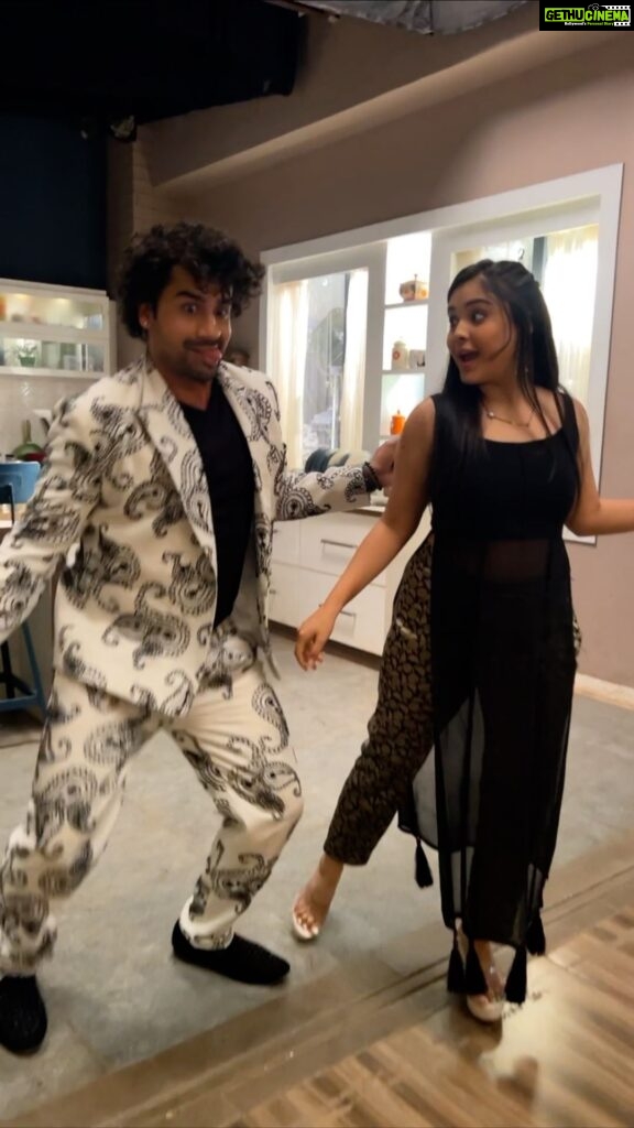 Muskan Bamne Instagram - Same trend With my possessive sister 🎬 😜😙😝😂💫🧿🎬⭐️💜🤪✨❤️ #style #trend #chachukachuha #paakhi #toshu #dancingduo #brothersisterlove #dance #masti #weback #explorepage #funnyus #🧿🧿🧿