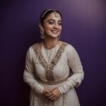 Namitha Pramod Instagram – Being a person who is nervous to perform on public, I rarely seized opportunities to dance and never to sing on stage. 😝 
Some of my ensembles from this year’s Amma show with @iamunnimukundan .I imagine that many of you have already seen the dance on television or may have missed it like I did.Looking forward to watching the video soon on YouTube.Swipe right to see my black and colour poses 🌞
Thank you 
Wearing : @prakrithi_by_ramya 
Styling: @rashmimuraleedharan 
MUH : @amal_ajithkumar 
Photography : 
@nithin_c_nandakumar 
Jewellery: @priya_anokhi_ 
Kisses 

Love ,
Nami ❣️