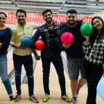 Neha Gowda Instagram - “From sharing childhood memories to supporting each other through life’s ups and downs, my cousins, sister, and my husband are my rock and my biggest cheerleaders! #cousinbonding #hubbylove #familygoals Can you tell me who won first, second, third, fourth, and fifth place in bowling ??????? @deepugowda.v @doddmane_huduga @sonugowda @chandangowda18 @neharamakrishna