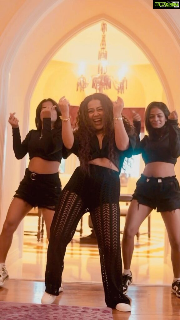 Neha Kakkar Instagram - 1 million reels! Thank you all 😍🙏🏼 Great Job! @tonykakkar @tonyjrlive What choreography! @adil_choreographer @serene_subarno The cute girls dancing with me are @a_squad.__ ♥️