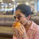 Nidhi Shah Instagram - You can take a girl out of mumbai but you cannot take mumbai out of a girl 🥹 monsoons and vada pao 🤤 swear by them Alibaug - 7.7.2023 ❤️ Alibag Beach
