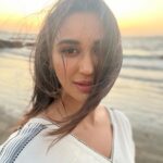 Nikita Dutta Instagram - Work vibe for Goa: Kaftans and sunsets 🌅 🌊 #GoldenHour