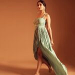 Nikita Dutta Instagram - 🫒🫒 . . . 📸: @saurabh_sonkar HMU: @mitavaswani @hairstylebysudha Styled by: @vidyulaa Assisted by: @she_bohemian_ Outfit: @labelparshya @vblitzcommunications Jewellery: @voycejewellery @squbepr